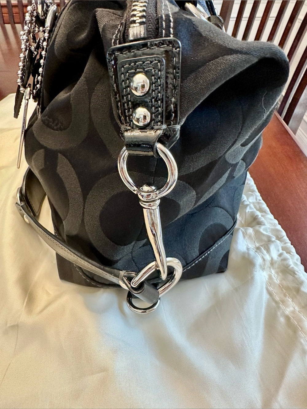 Coach Black Op Art Signature Shoulder Bag Purple Interior Dust Bag - Picture 7 of 16